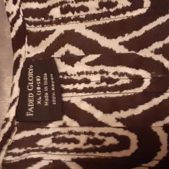 Faded Glory (Black and White) Tank Blouse, little loose, so it can Flare. - Picture 2 of 10